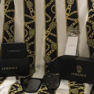 Polarized Versace sunglasses.VE4296